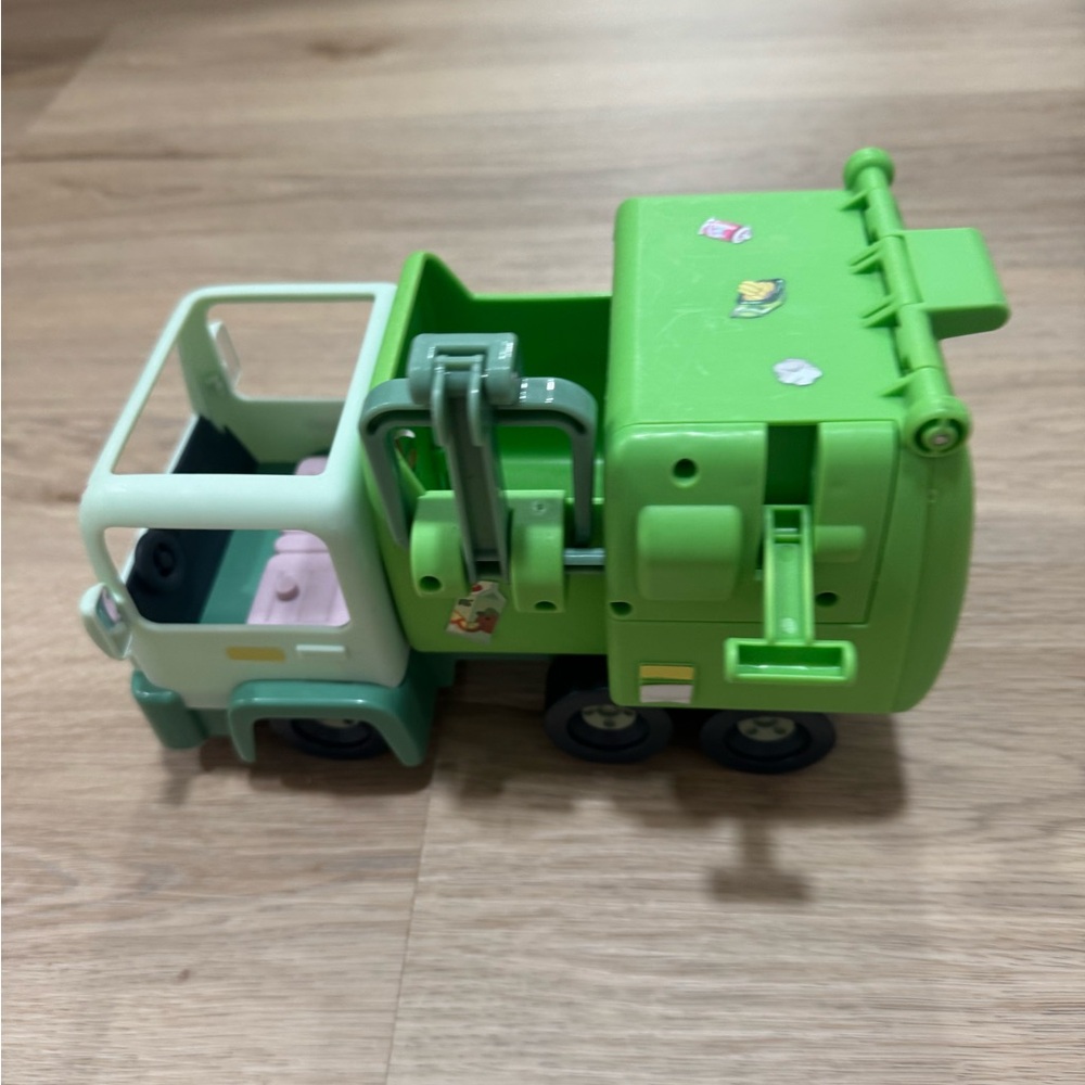 Peppa Pig Green and White Toy Garbage Truck